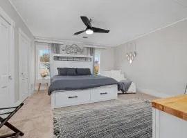 Walkable Downtown Entire Apt near Stadium with free parking