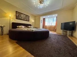 One bedroom king size center