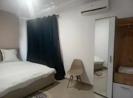 2 Pièces vue sur la Piscine et la ville