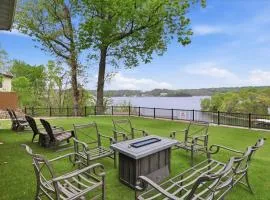 Perfect Lake Escape Near Bagnell Dam Strip