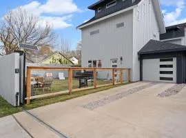Family Escape Near AUS Games, Pool, EV Charger