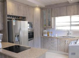 Kgale View Retreat - Private Group Stay for World Athletics Relays 2026, hotel a Naledi