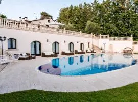 Living la Dolce Vita with pool
