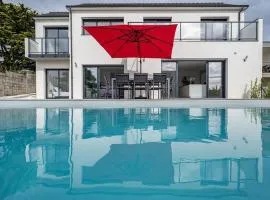 Villa avec piscine, vue mer, 200 m de la plage