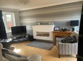 2-Br Sleeps 4 Near Beach w Garden Parking & Pets