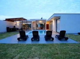 Casa Aura con piscina privada y zona parrilla