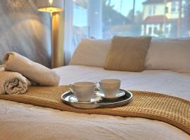 Beautiful guest rooms, Free Parking, 30min Heathrow, 40min Wembley, 60min Central London, hotel em Greenford