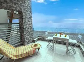 Front row seats to the Libyan sea - Kymo Sand