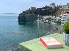 Feet in the water house - Kymo Terra - Treis Ekklisies