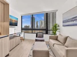Beautiful Miami Apt Pool & Beach for 3 Guests