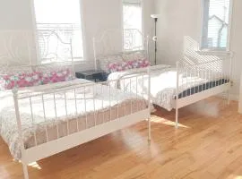 Sunny Ensuite Room with 2 Queen Beds-2A