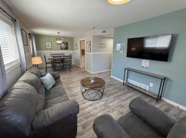 Modern Family Home with Three King Beds Near VA & Anschutz, Hotel in Aurora