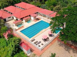 Acaymas Club, viešbutis mieste Rikaurtė