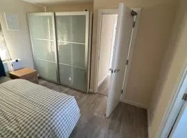 Spacious 3 bedroom house close to local amenities in Thamesmead