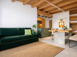 PENTHOUSE N'4 with Rooftop Terrace, Sauna & Whirlpool Access, AlpenLuxus Collection, khách sạn ở Kramsach