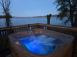 Private Riverfront Escape with Hot Tub, Fire Pit & Wildlife Views