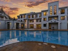 The Traverse by AvantStay Ski-InSki-Out Condo • Pool Hot Tub Access • Steps to KT-22