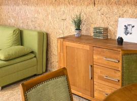 Cozy Cow Farm Lodge, отель в Люцерне