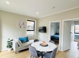 Bright 2BR unit Easy Parking, hotel en Springvale