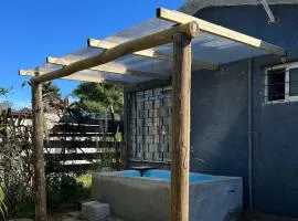 Escapada romántica con piscina y estufa a leña en Cuchilla Alta