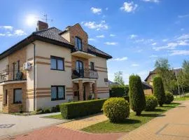 Apartment with swimming pool and jacuzzi, Mi dzywodzie