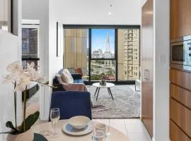 CBD RiverView 2Bed Apt Kingbed at Tallest building