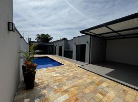 Refúgio moderno próximo à Vinícola Guaspari, hotel em Espirito Santo Do Pinhal