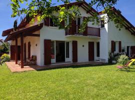 Maison 3* à Hendaye, proche plage et commerces, jardin privé, parfait pour familles et amis - FR-1-239-492, hotel a Hendaia