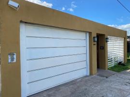 Casa Daia con cochera y piscina、レシステンシアのホテル