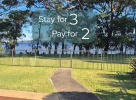 Peaceful Waterfront by Book Jervis Bay - wheelchair accessible - Stunning Location for Family Holiday