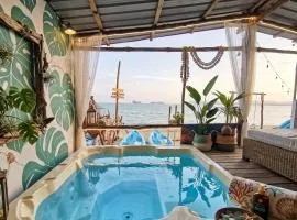 Aura Bluewave Beach House and Mini Beach Cafe