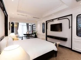 Light Vesper Premium Hotel & Sky Bar