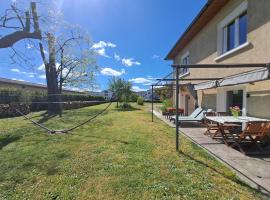 Gîtes de l'AKWABA hébergements T2 et T3 et 1 chambre à la nuitée, hotell i Buzet-sur-Baïse
