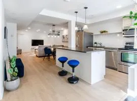 Cozy 2BR Retreat Near Lonsdale with Private Yard