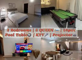 Aisha Homestay Pontian Snooker Karaoke Netflix 10pax, hotel en Kampong Tengah