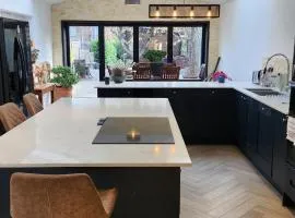 Beautiful 5 bedroom house and garden