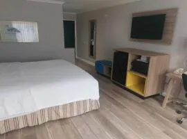 Days Inn & Suites by Wyndham Mountain View