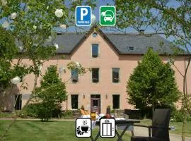 HÔTEL LA FERME DE BOURRAN - RODEZ - parking privé avec bornes pour voitures électriques