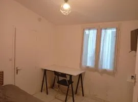 Agréable petite maison avec extérieur