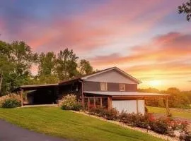 Private Hot Tub, Family Retreat! Southern Comfort