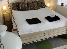 FORFATTERHUSET 2 personer inkl morgenmad og adgang til 6 svømmehaller