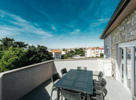 Apartments Lola, viešbutis Novaljoje