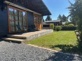 La tanière du ptit Lou, מלון בResteigne