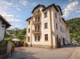 Hotel Bella Český Šternberk، فندق في سيسكي ستيرنبيرك