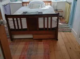 Spacious, pretty double room with ensuite near sea