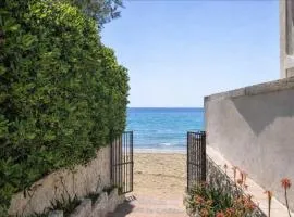 Seafront Villa with Private Access to the Sea 3 Bedrooms, 3 Bathrooms, private Garden BAIA DELLE SIRENE