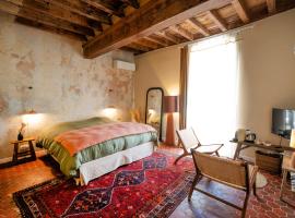 Chambre d'Hôtes avec jacuzzi en option, Zaza la Maison, hotel v destinácii Tarascon