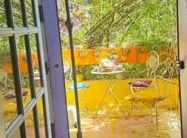 Green house, cosy garden Paris