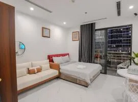 Shi House- Studios BE5 Swimming Pool & Balcony