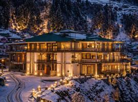Shri Yamuna Divine Inn, khách sạn ở Kharsālī
